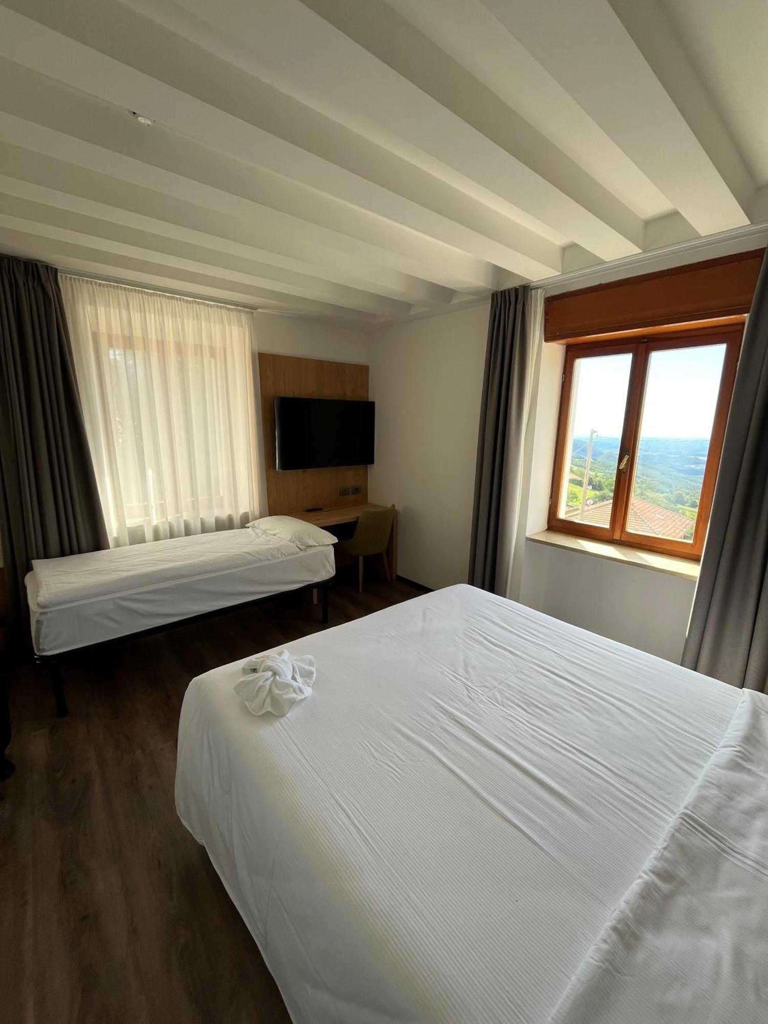 Hotel Belvedere Spiazzi Di Caprino Eksteriør bilde